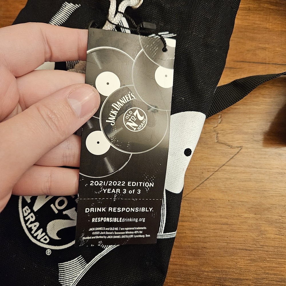 Jack Daniels Cinch Sack Travel Bottle Bag 2021/2022 Edition New With Tag - Picture 4 of 4